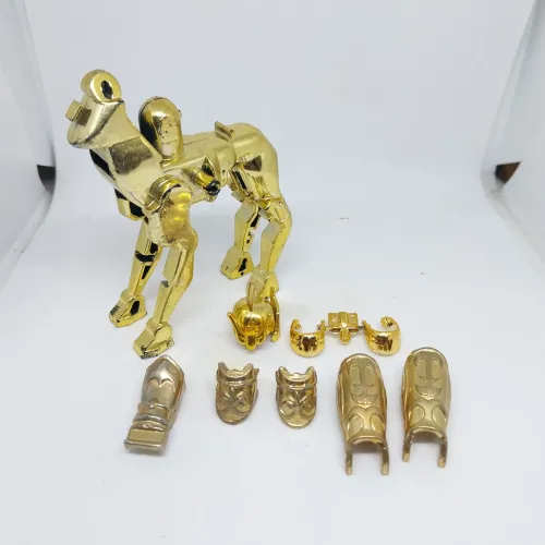 Kit de peças Cavaleiros do Zodíaco Bandai Áries de ouro
