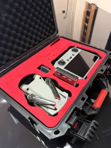 DJI Mini 3 Pro Fly More + Controle com Tela + Bateria Plus + Maleta