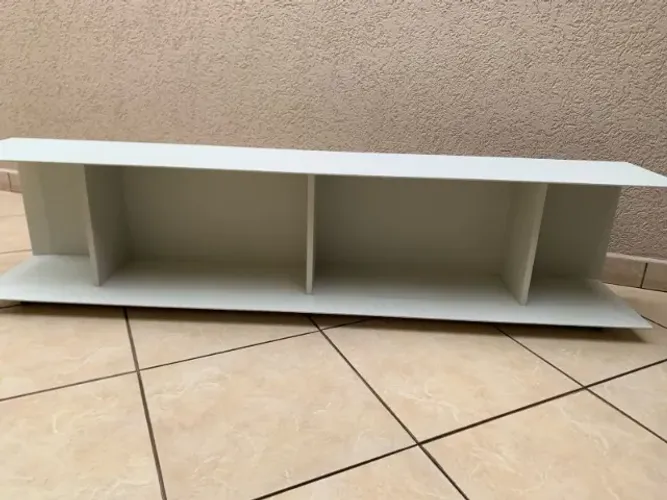 Aparador para sala, estrutura de madeira e acabamento em Laca fosca 2 metros