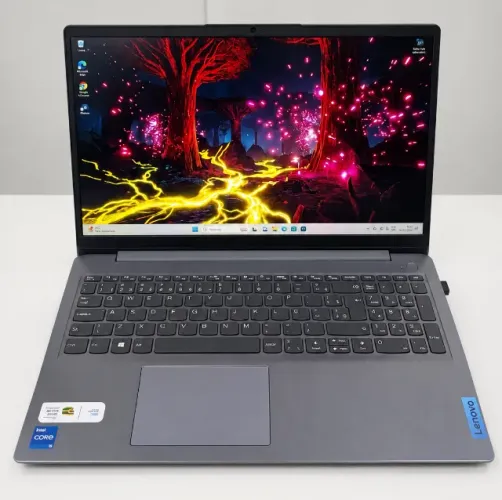 LENOVO i5 11 GERAÇÃO 8GB SSD 256 MVNe tela 15.6" RAPIDO SEM DETALHE