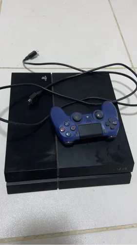 Vendo ps4 uma manete jogos em mídia digital 1,350 no pix ou dinheiro,1,400 cartão