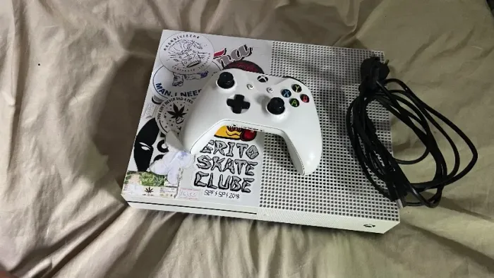 Xbox One S 1TB - Excelente Estado + Controle 