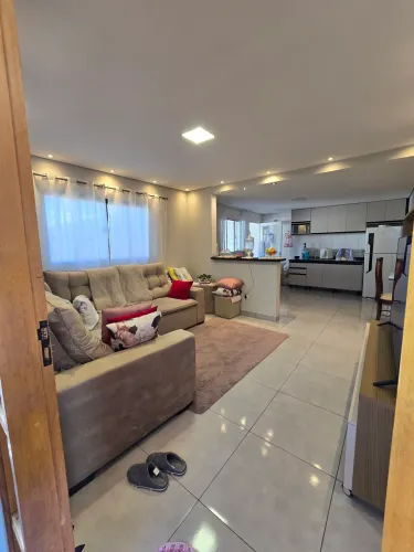 Vendo casa com 3 quartos terreno de 250 metros. Casa bem localizada no cambé 4.