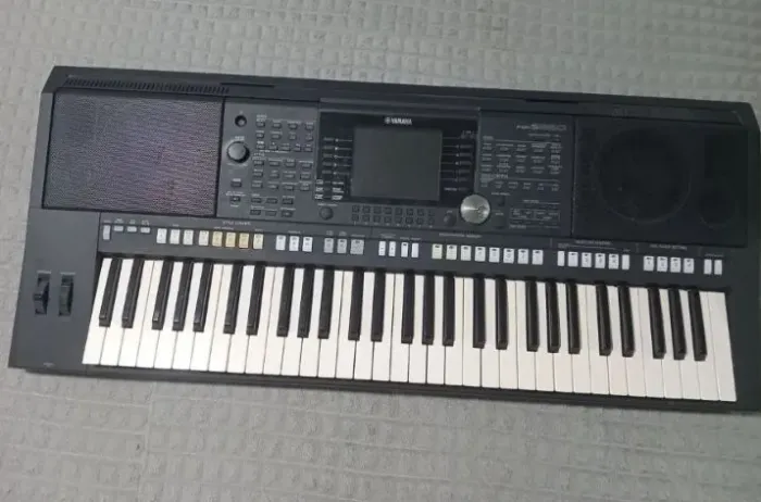 Teclado Yamaha s950
