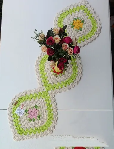 Trilho de Mesa de Crochê