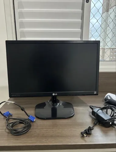 Monitor LG LED 20 Polegadas + Cabo e Fonte