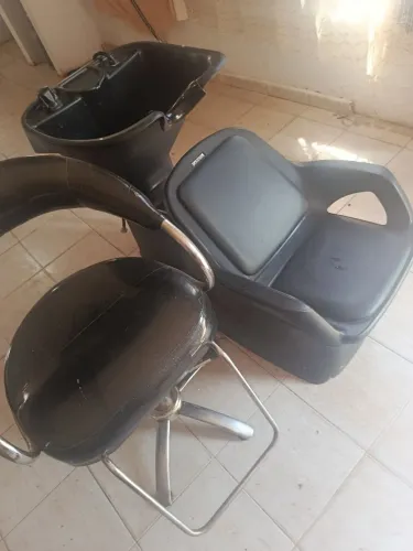 lavatorio e cadeira em perfeito estado