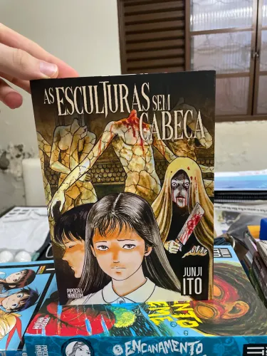 Mangá Nunji Ito As Esculturas sem Cabeça