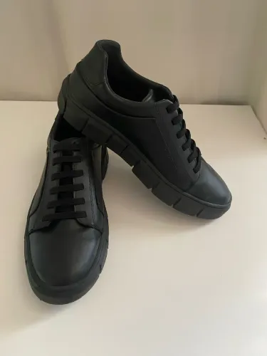 Sapato e crocs seminovos 