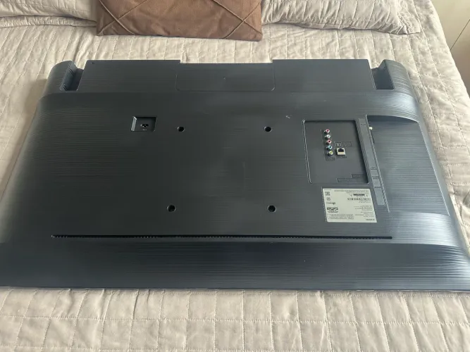 TV retirada de peças