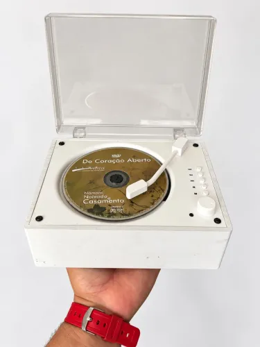 Mini vitrola retrô com Bluetooth