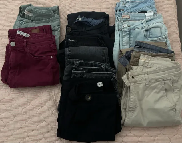 Lote de Calças Jeans Coloridas para Repasse - Oportunidade para Brechós!