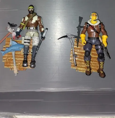 PACK FORTNITE escala 3,75 com 3 ACTION FIGURES.