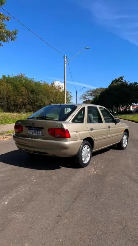 Ford Escort GL 1.8i 16V 4P 2000