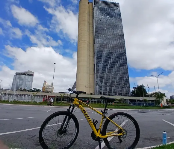 Bicicleta raio,usada poucas vezes.