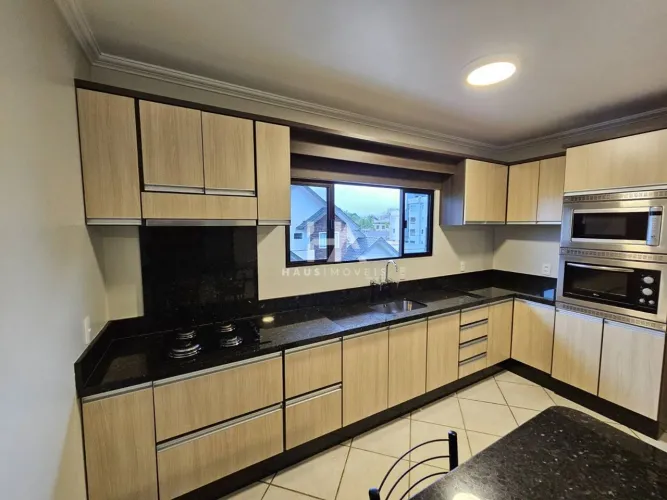 Casa residencial para alugar no Centro com 160 m² e 3 dormitórios/quartos disponíveis.