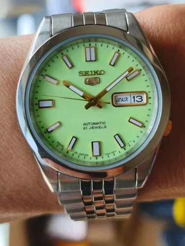 Seiko 5 Lumi Brite