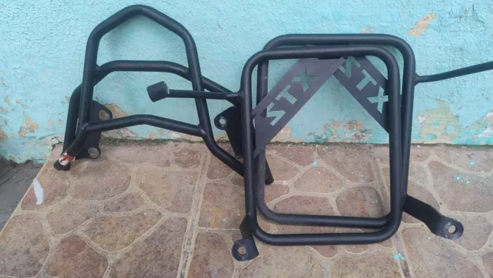 Protetor de carenagem traseiro e bagageiro