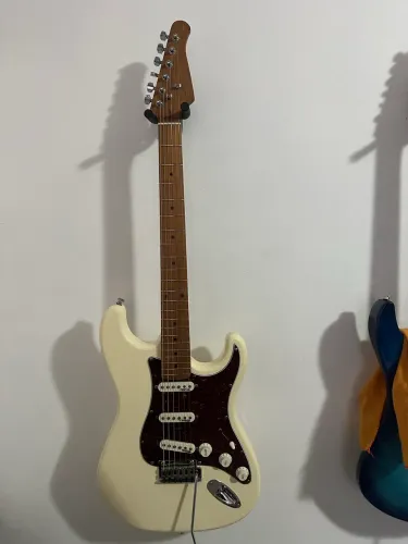 Guitarra Benson Stratocaster Hardy