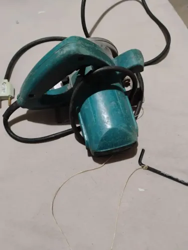 Máquina e furadeira