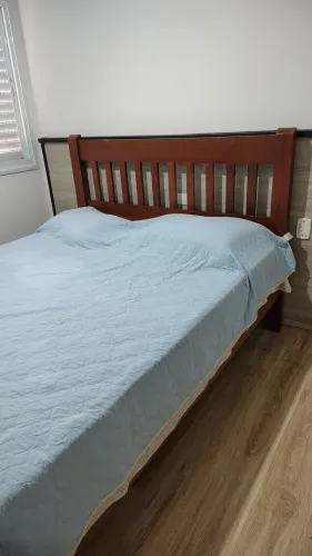 Cama king size madeira maciça com colchão
