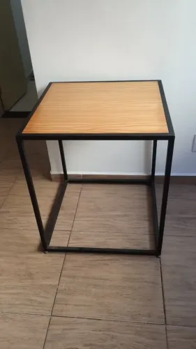 Mesinha quadrada 60cm por 60cm 