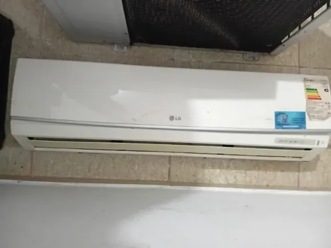 Ar-Condicionado LG Split 12.000 BTUs - Frio - Funcionando Perfeitamente