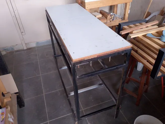 Bancada de trabalho, feita em Metalon.