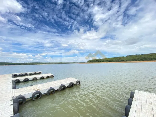 Terreno de 700m² à Venda ás na Barragem de Carmo de Cajuru MG.