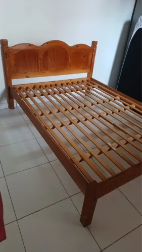 Vendo cama casal madeira maciça 