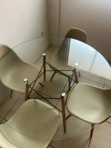 Mesa de Vidro 120 cm com 4 Cadeiras - Ótimo Estado