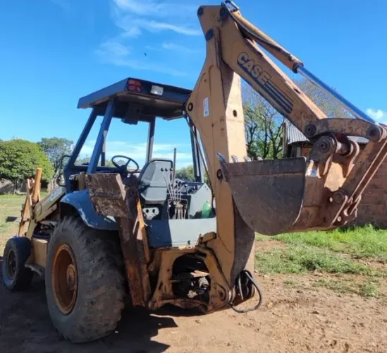 retroescavadeira 580L CASE, Ano 2002
