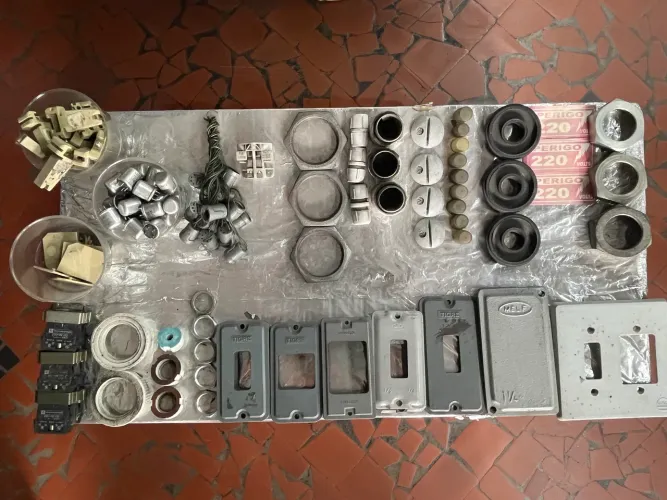 Tudo por 20 reais! Acessórios para materiais elétricos