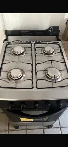 Fogão de 4 bocas esmaltec bem conservado só n pega a elétrica