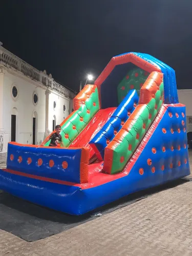 Tobogã Inflável