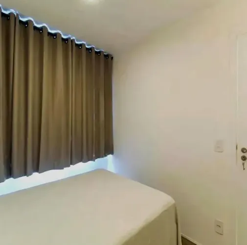 Apartamento ( 2 dormitórios ) , aluguel anual com caução e com mobília.