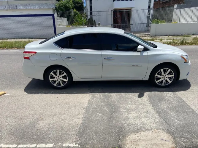 Nissan Sentra SL 2.0/ 2.0 Flex Fuel 16V Aut. 2016