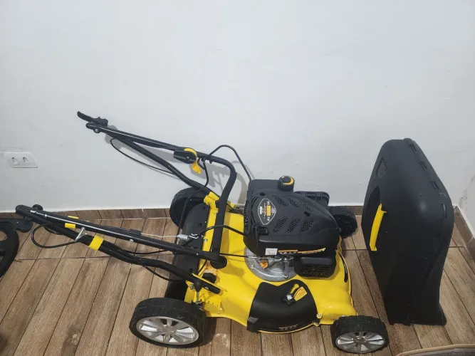 Máquina de cortar grama