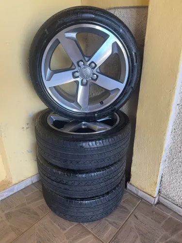 Rodas originais Audi A3 Ambition aro 18 furação 5x112mm c/pneus Xbri semi novos