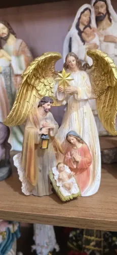 Presépio Sagrada Família com Menino Jesus na Manjedoura 20cm - Novo