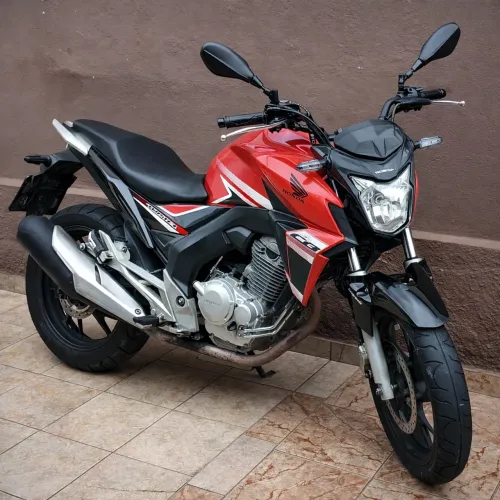 VENDE-SE OU TROCA HONDA CB TWISTER 250