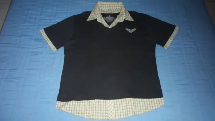 Camiseta Preta com Gola de Camisa Listrada Billabong Masculina