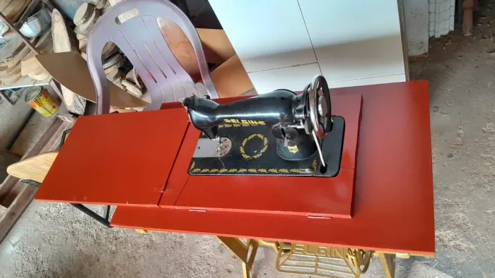 Máquina de Costura Elgin Vintage - Funcionando e com Gabinete