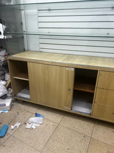 Armário estante vitrine reforçada com iluminação - no estado