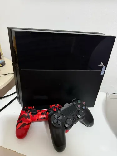 Vendo Ps4 slim preto 500Gb + 2 controles