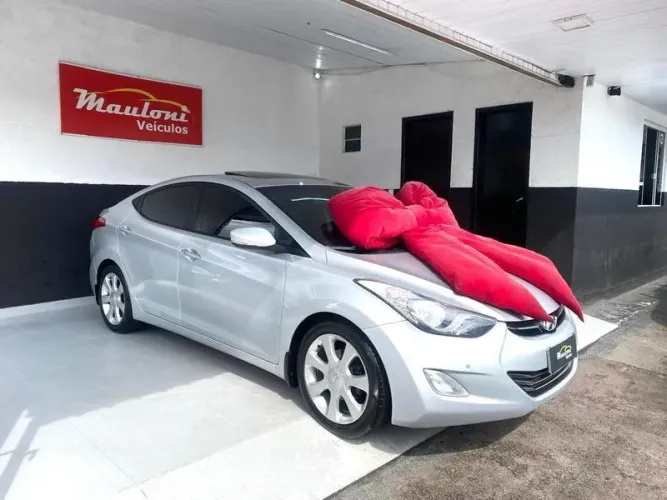 Hyundai Elantra GLS 1.8 16V Aut. 2013