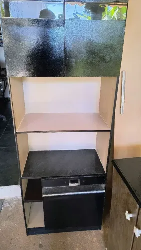 ARMÁRIO PARA COZINHA PRETO COM DIVERSOS COMPARTIMENTOS 