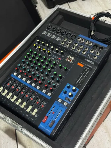 Mesa de som yamaha mg12 + case