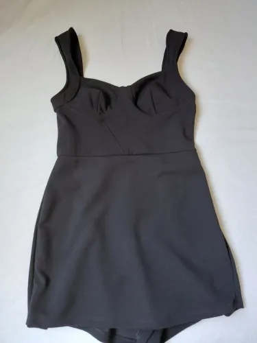 Vestido curto preto,tamanho M , 60 reais