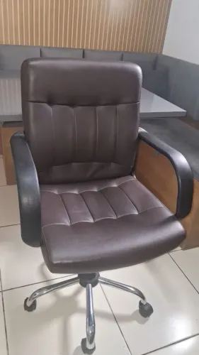 Cadeira de escritório quase nova
